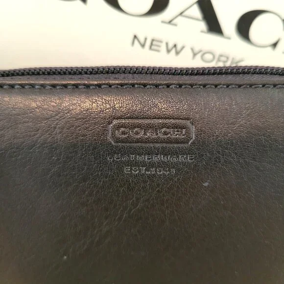 Coach Black Leather Wristlet Coin Purse – Unused, Classic & Compact! - Picture 2 of 11
